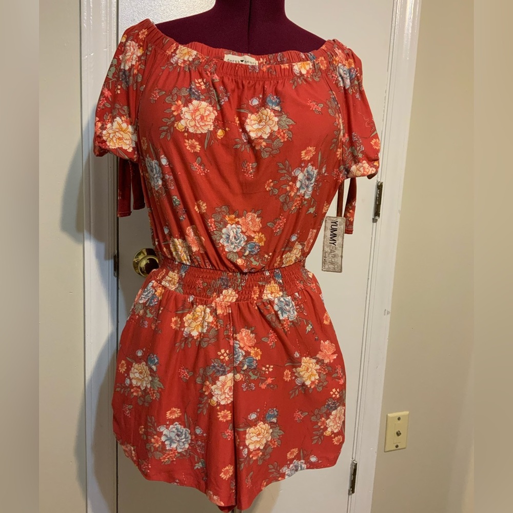 NWT Dereck Heart Floral Coral Romper shorts with pockets